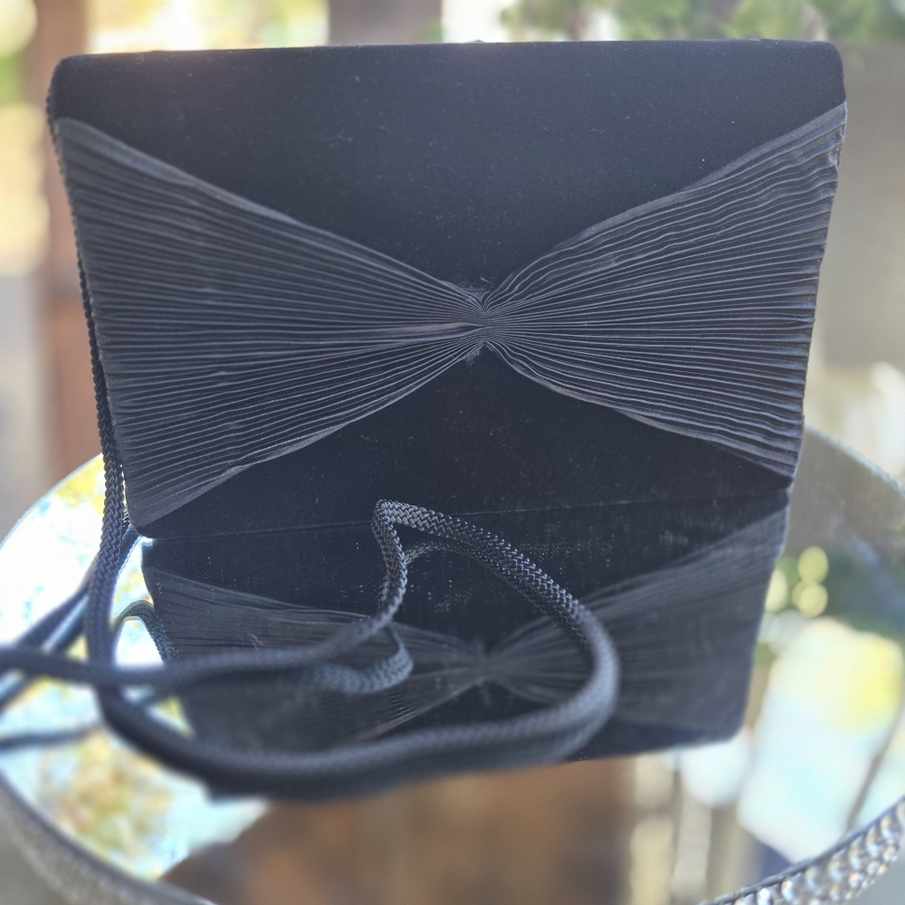 Galerie Black Velvet Formal Evening Clutch With Strap Satin Bow Accent - Picture 3 of 14